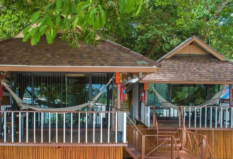 オーシャンビューデラックスルームバルコニー付き, Chareena Hill Beach Resort