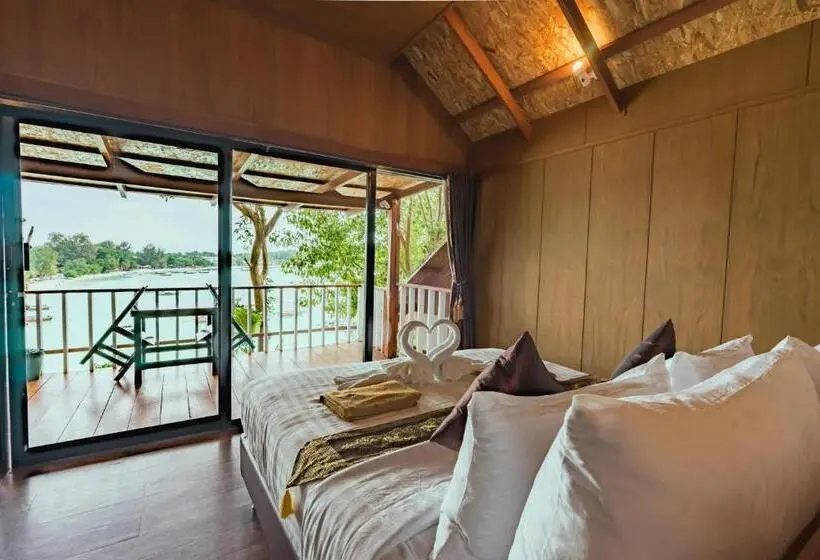 オーシャンビューデラックスルームバルコニー付き, Chareena Hill Beach Resort