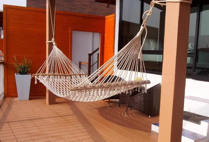デラックスバンガロー, Chareena Hill Beach Resort