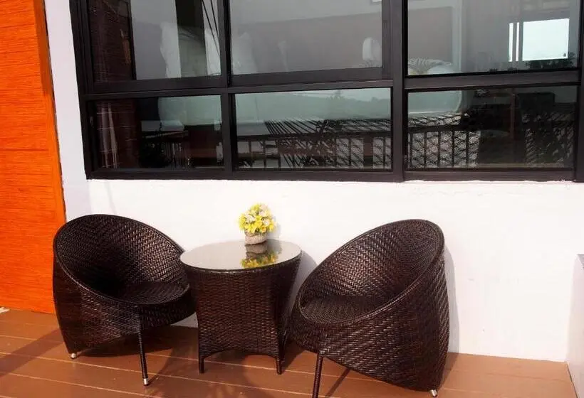デラックスバンガロー, Chareena Hill Beach Resort