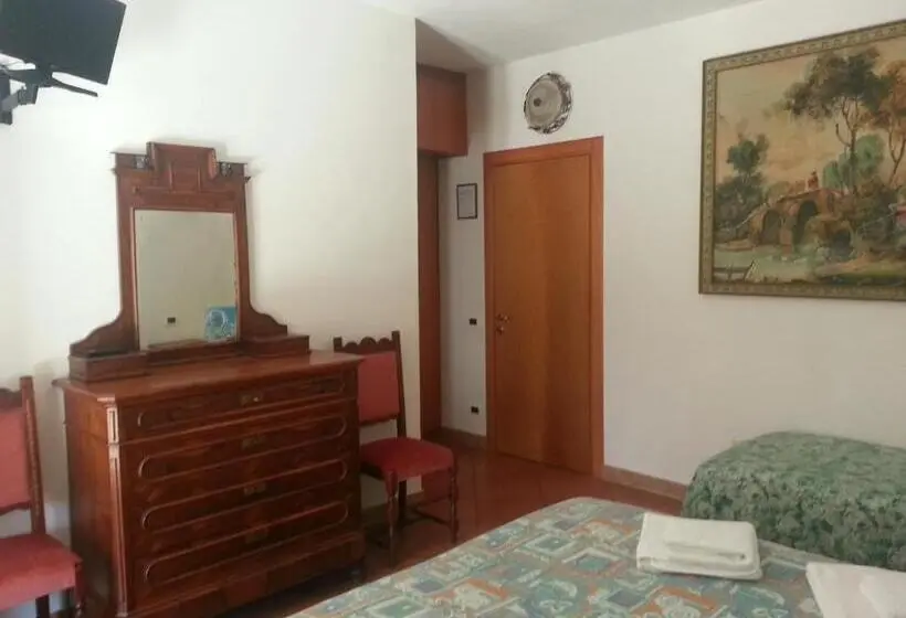 Standard Triple Room with Terrace, Agriturismo Corte Trincerone