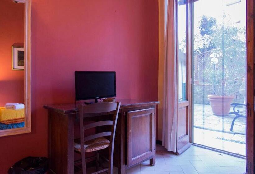 Pokój Standard Trzyosobowy, Florence Decamerone B&b