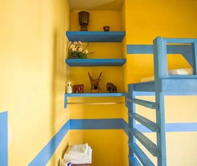 اتاق استاندارد یک نفره, G.t. Guest House