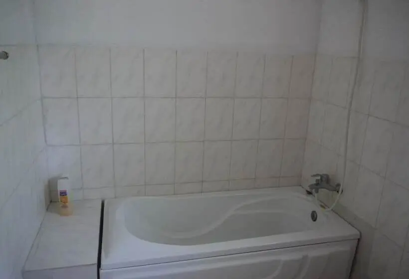 اتاق استاندارد, G.t. Guest House