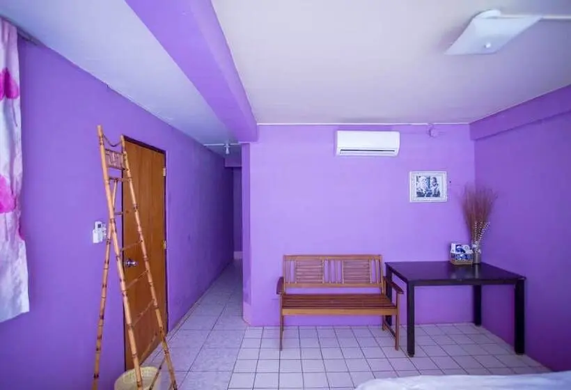 اتاق استاندارد سه نفره, G.t. Guest House