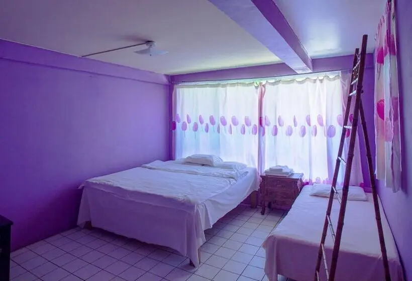 اتاق استاندارد سه نفره, G.t. Guest House