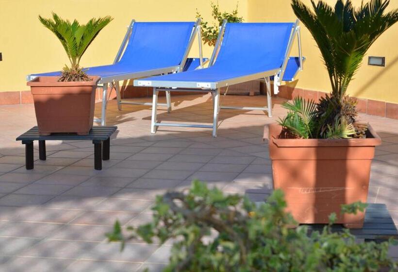 Номер Economy, Home To Fly