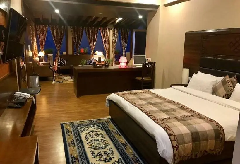 سوییت, Norbu House