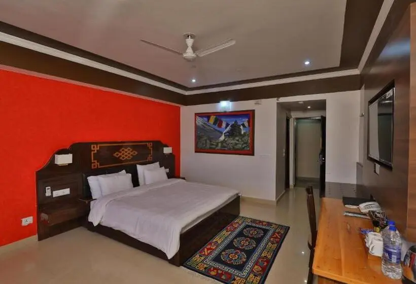 اتاق رویال, Norbu House