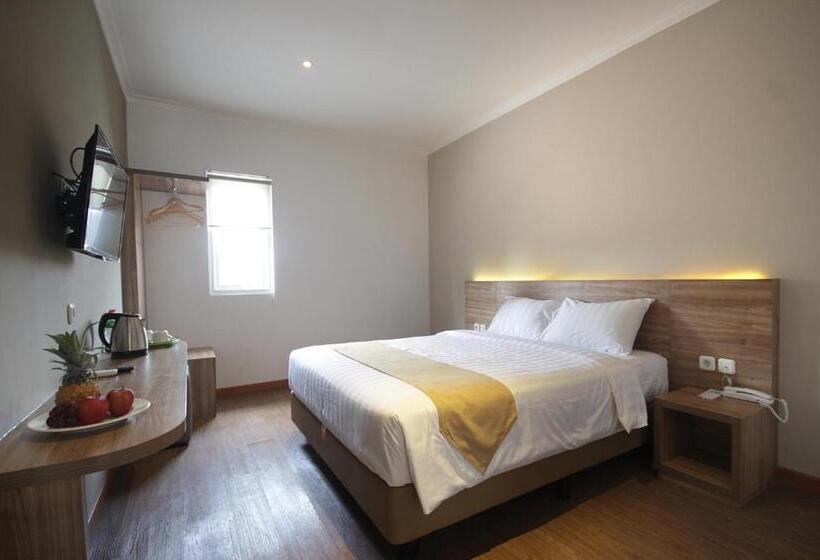 Номер Deluxe, Three Eight Front One Boutique Batu Malang