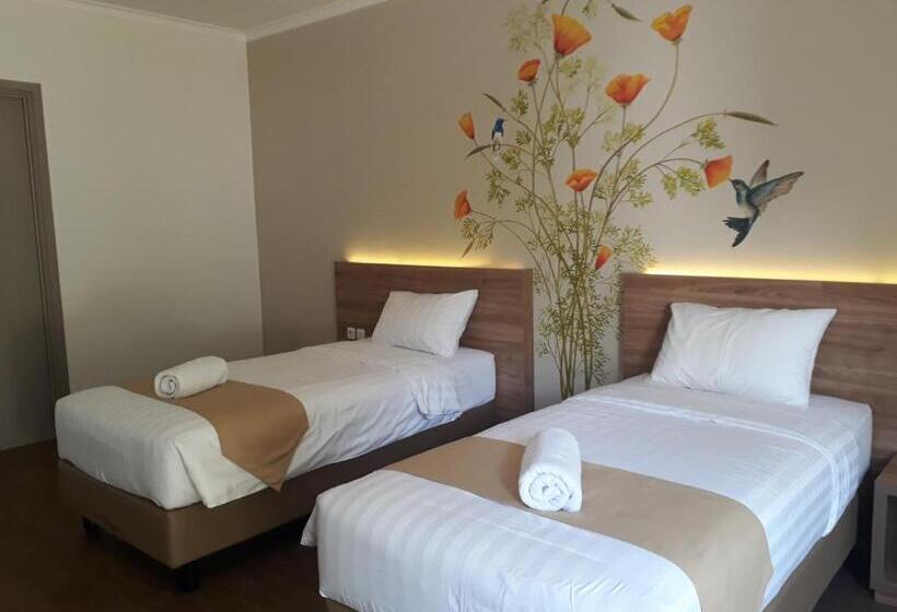 Номер Executive, Three Eight Front One Boutique Batu Malang