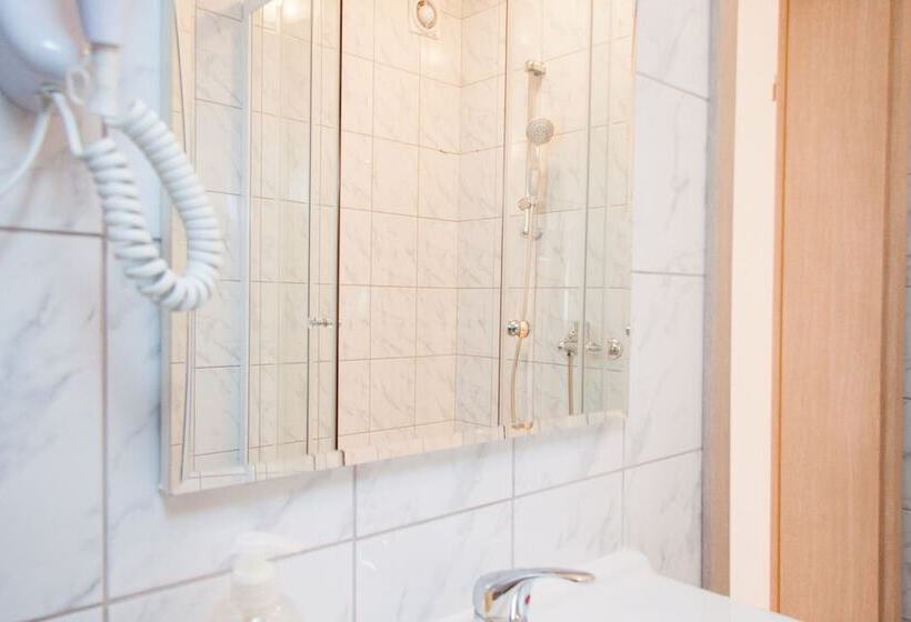 جناح, Rooms Garden Zagreb Airport