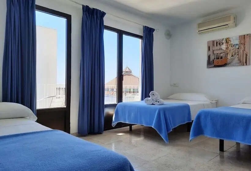 اتاق استاندارد سه تخته با بالکن, Hostal Costa