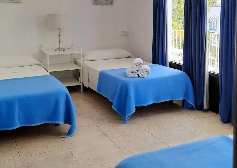 اتاق استاندارد سه تخته با بالکن, Hostal Costa