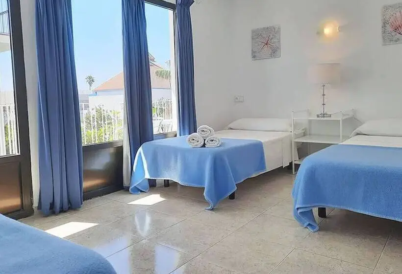 اتاق استاندارد سه تخته با بالکن, Hostal Costa
