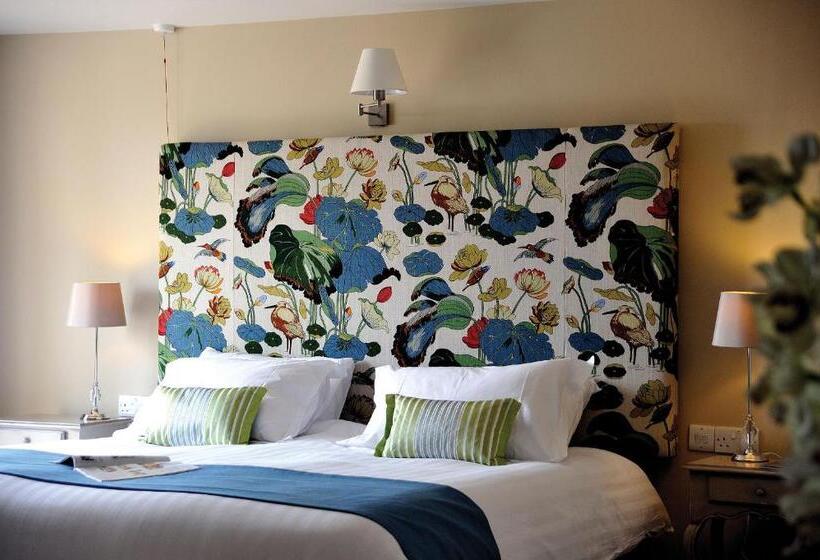 身障者適用キングサイズベッドルーム, The Pheasant Pub At Gestingthorpe Stylish Boutique Rooms In The Coach House