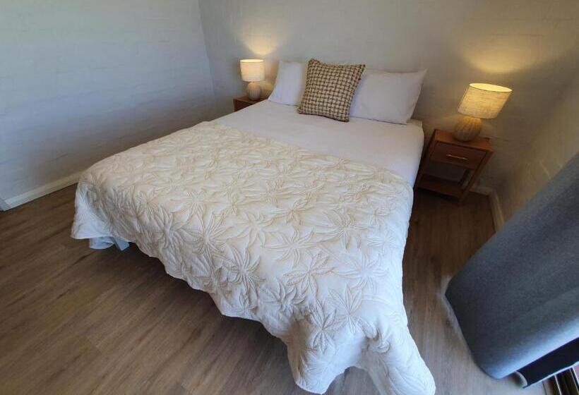 سوئیت با تخت بزرگ, The African Reef