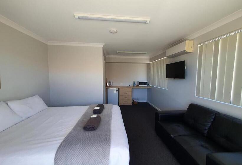 اتاق استاندارد, The African Reef