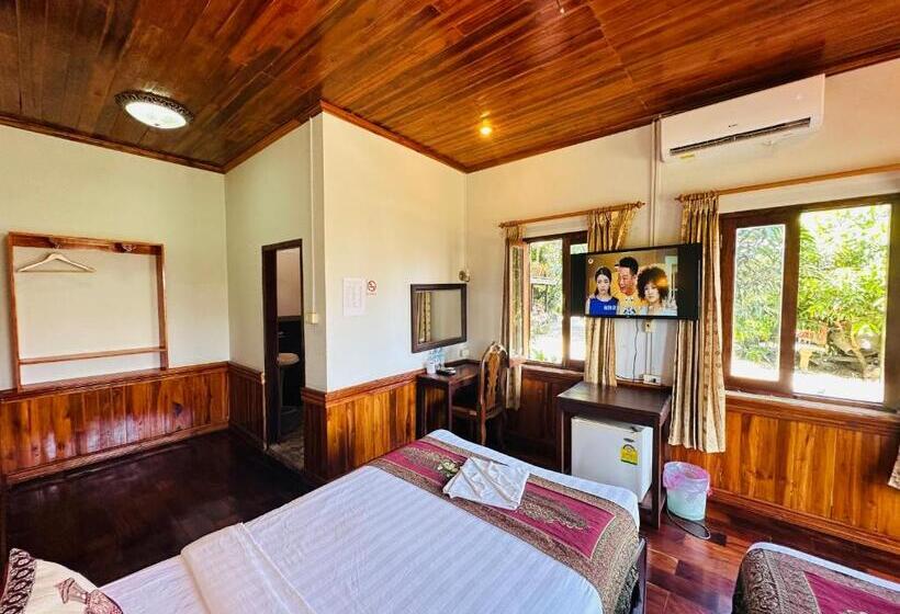 اتاق استاندارد با چشم‌انداز باغ, Kingkham Riverside