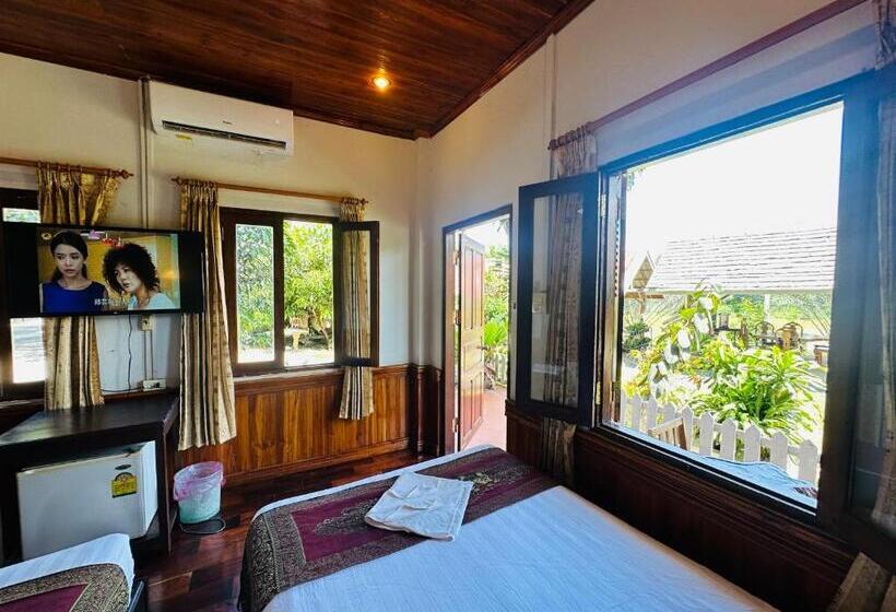 اتاق استاندارد با چشم‌انداز باغ, Kingkham Riverside