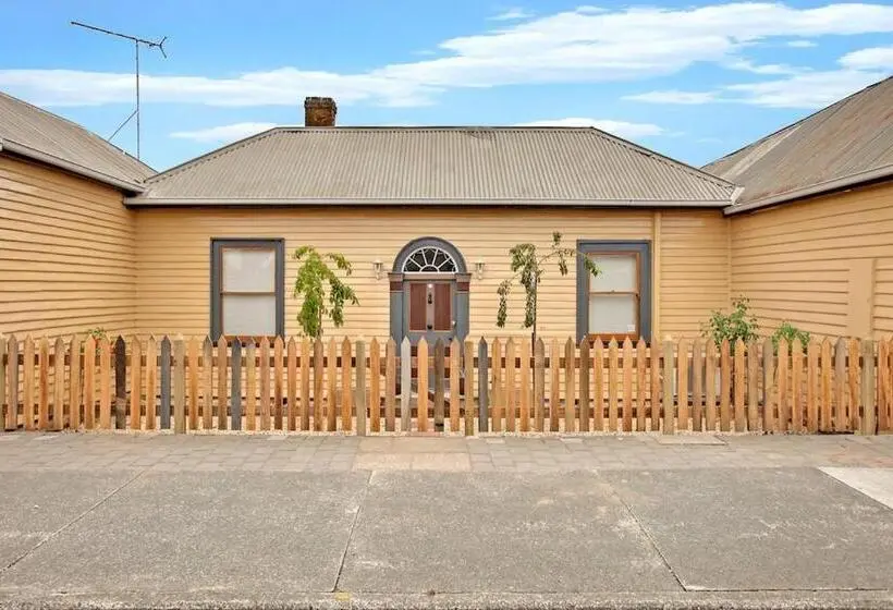 ２ベッドルームハウス, Robinson Cottage