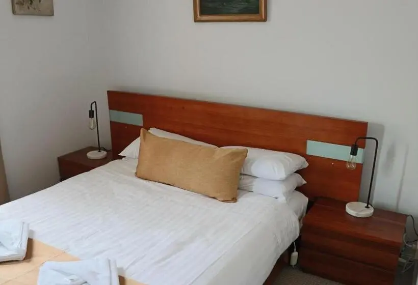 ２ベッドルームハウス, Robinson Cottage