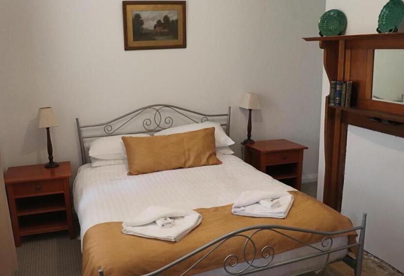 منزل غرفتين نوم, Robinson Cottage