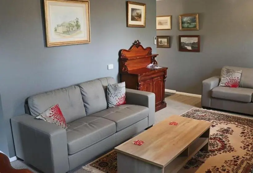 ２ベッドルームハウス, Robinson Cottage