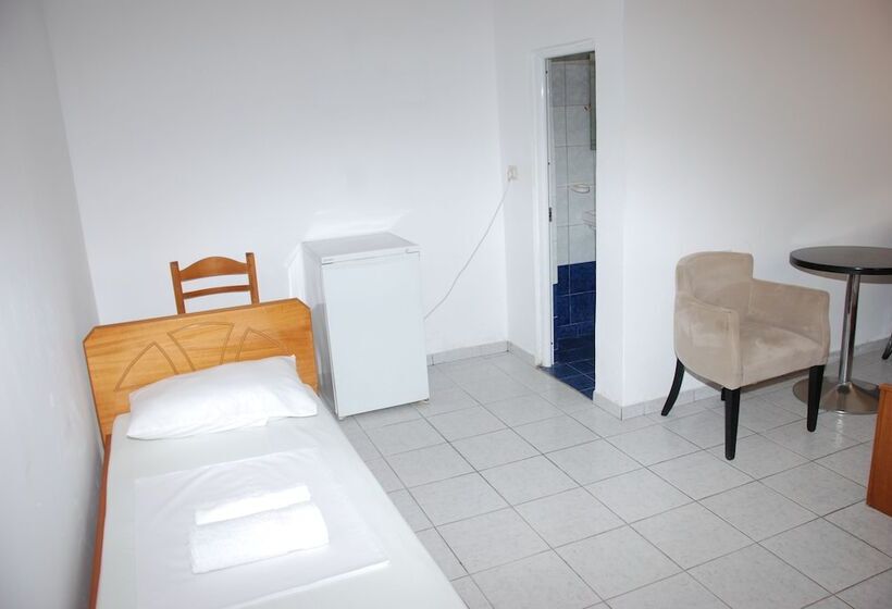 غرفة قياسية ثلاثية, Casa Mia