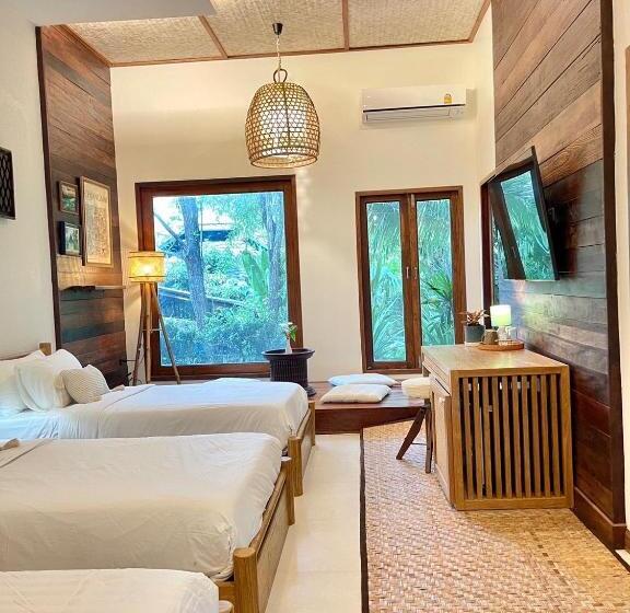 חדר סטנדרט לשלושה עם מרפסת, Tai Resort