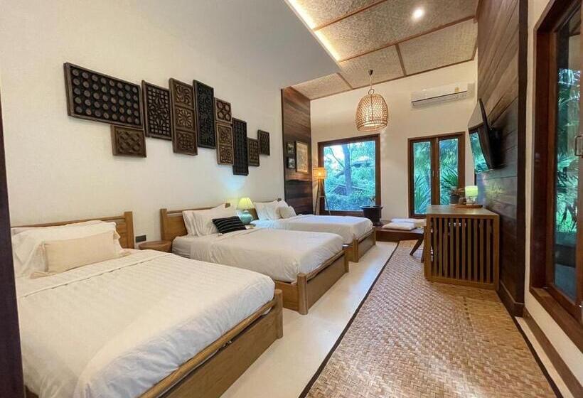 חדר סטנדרט לשלושה עם מרפסת, Tai Resort