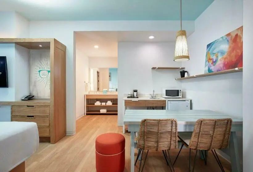 身障者適用スイートルーム, Universal Endless Summer Resort - Surfside Inn and Suites
