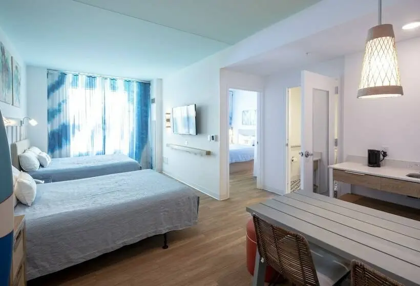 身障者適用スイートルーム, Universal Endless Summer Resort - Surfside Inn and Suites