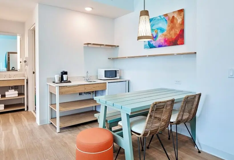 身障者適用スイートルーム, Universal Endless Summer Resort - Surfside Inn and Suites