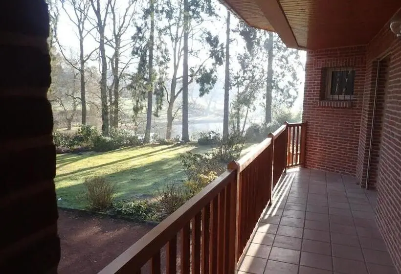 Suite with lake view, Au Charme Du Lac Piscine Chauffé Proche Parc Et Restaurant Du Casino