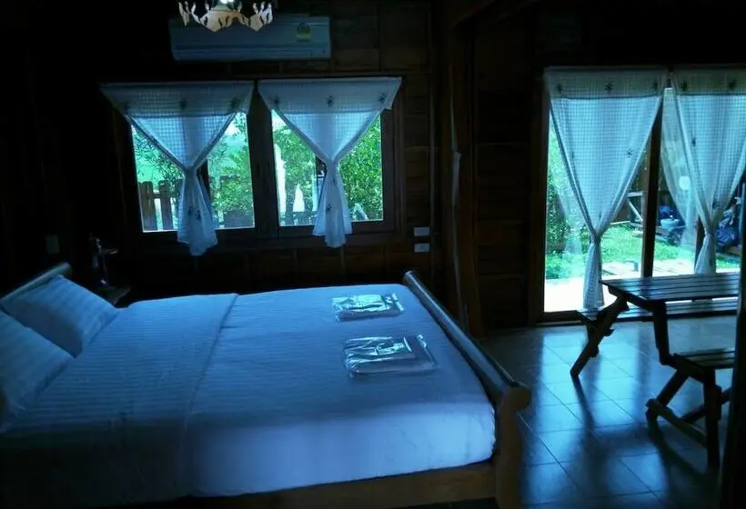 デラックスルーム, Huanmaisakngam Resort