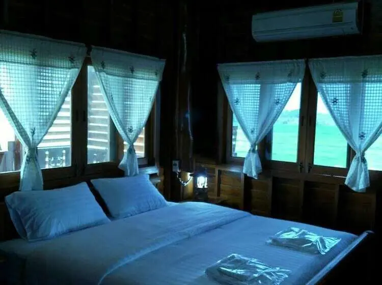 デラックスルーム, Huanmaisakngam Resort