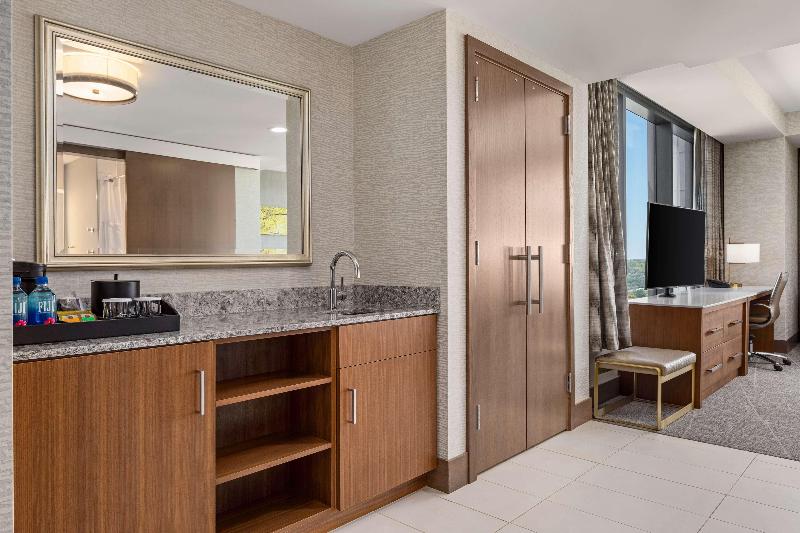 غرفة قياسية سرير كينج, Hilton Rochester Mayo Clinic Area