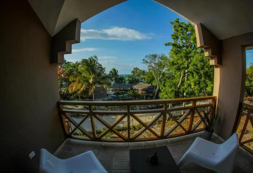 اتاق لوکس با چشم‌انداز دریا, Paradise Island Beach Resort