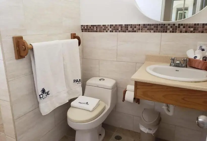 اتاق لوکس با چشم‌انداز دریا, Paradise Island Beach Resort