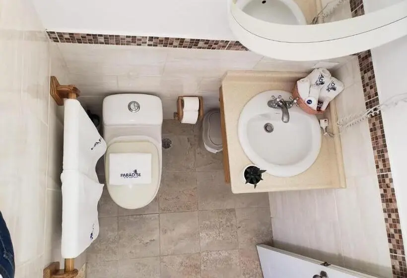 اتاق لوکس با چشم‌انداز دریا, Paradise Island Beach Resort