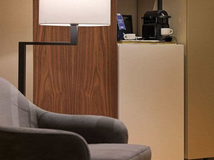 سوییت جونیور, H10 Palacio Colomera