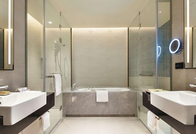 Standard Room Superior Floor, Hilton Taipei Sinban