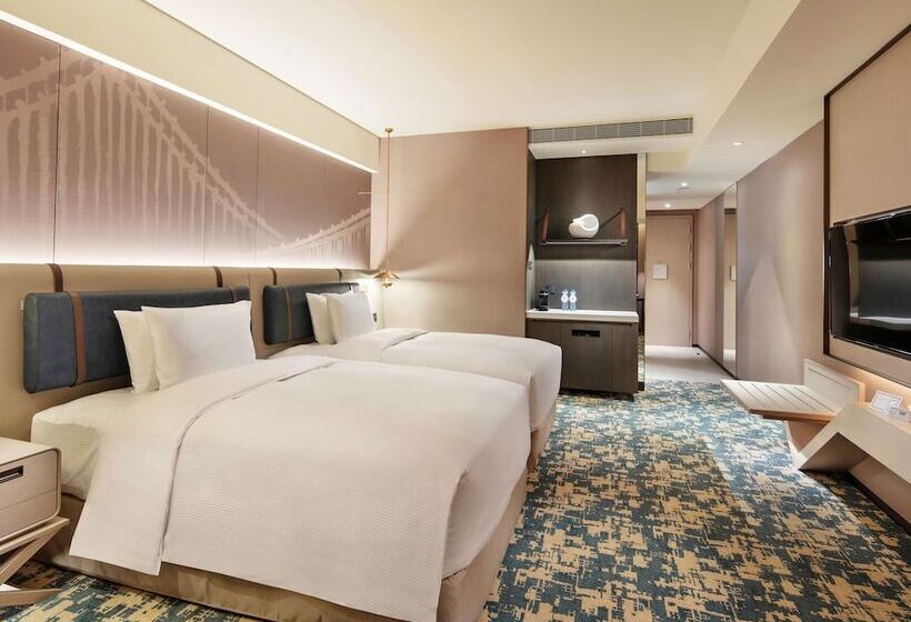 Standard Room Superior Floor, Hilton Taipei Sinban
