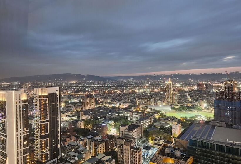 Standard Room Superior Floor, Hilton Taipei Sinban