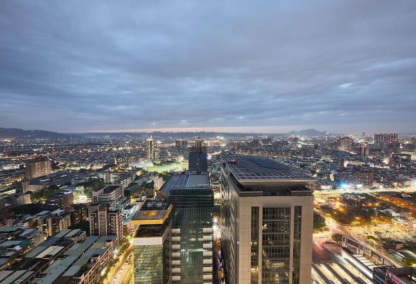 Standard Room Superior Floor, Hilton Taipei Sinban