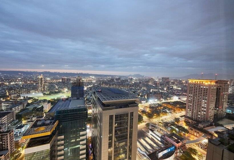 Standard Room Superior Floor, Hilton Taipei Sinban