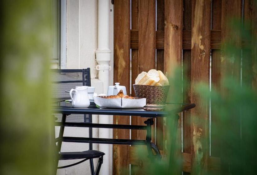 Номер Стандарт с Террасой, L Auberg Ine   Maison Glenn Anna