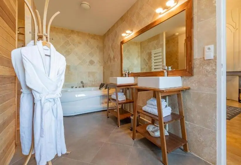 デラックスビラの１ベッドルーム, Le Castel Pierre   Maison Privée 4 étoiles   18 Personnes