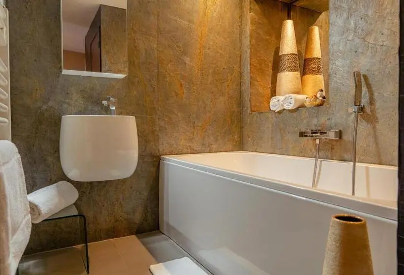 ジュニアスイート, Logis Auberge De La Tour Hôtel & Restaurants